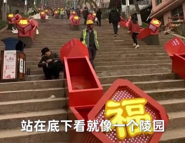 巴黎世家&ldquo;阴间&rdquo;新春广告，比李佳琦卖寿衣还绝！