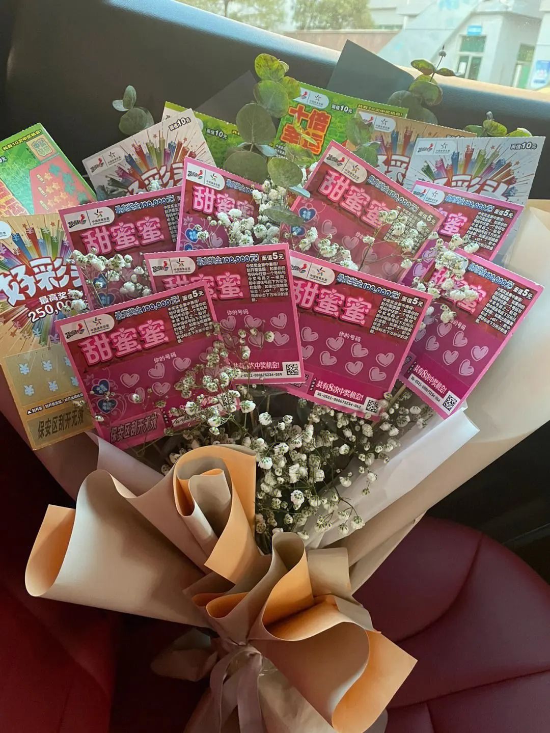 年轻人爱上买彩票，开一家彩票店能赚多少？