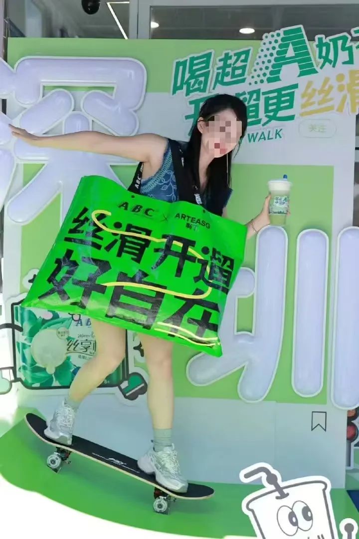 ABC卫生巾&ldquo;吸&rdquo;出争议，在女性雷区疯狂蹦迪！