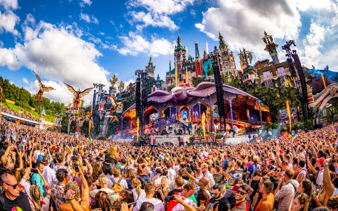 百威 x Tomorrowland,用最in的电音节撬动年轻圈层