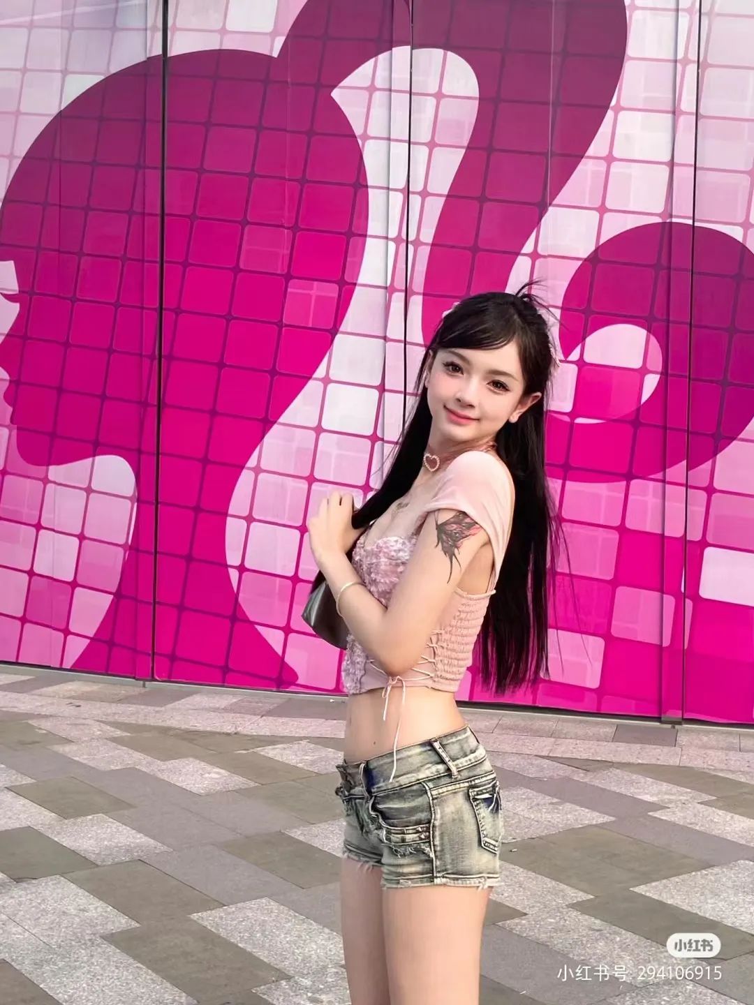 “芭比风”火了,是女性主义还是“服美役”?