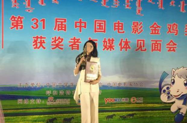 金鸡奖海报定了,网友:血染老乡鸡!