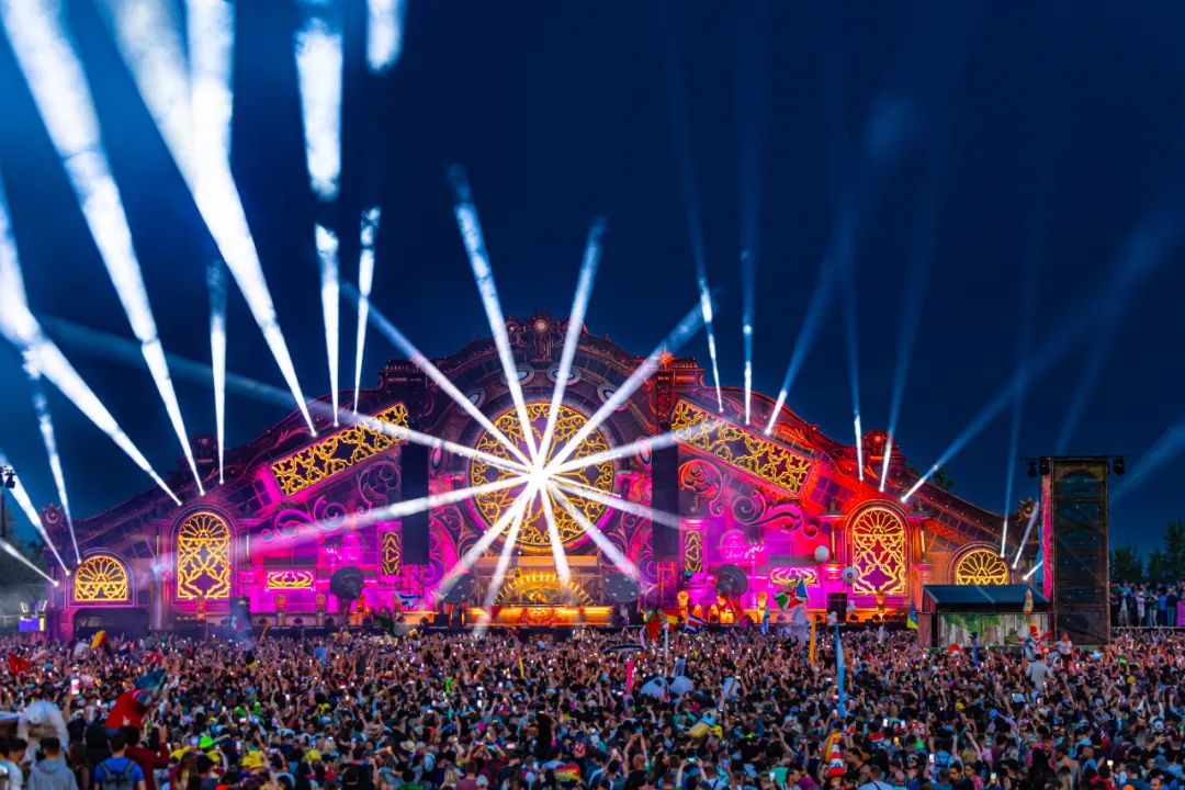 百威 x Tomorrowland,用最in的电音节撬动年轻圈层