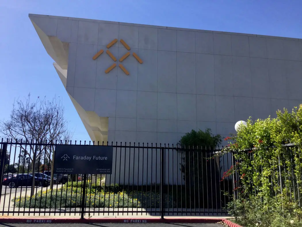 贾跃亭炮轰小米汽车，网友：&ldquo;哪天回国？&rdquo;