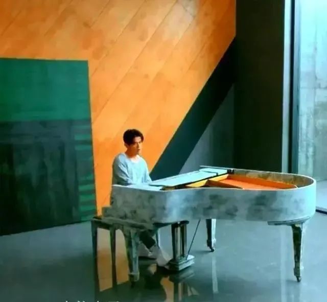 蔡康永开“冤种”艺术展,周杰伦一口气买3张?批发进货式购买,引粉丝不解!网友:看不懂啊,这也算艺术品?