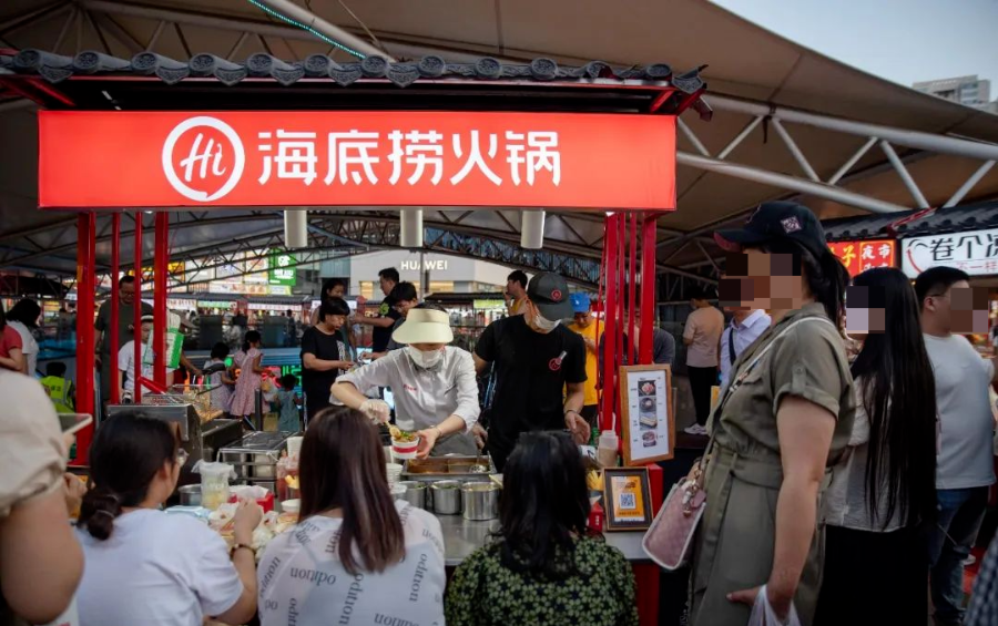 花式“抢人”的海底捞又行了?