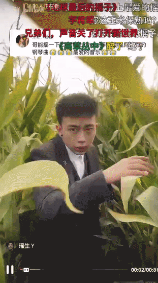 帅哥员工齐跳科目三，社会摇成了海底捞的新流量密码