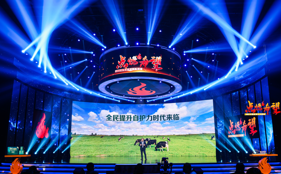 品类战争:霸屏三大顶级年终秀的爱本,与成人配方奶粉的春天