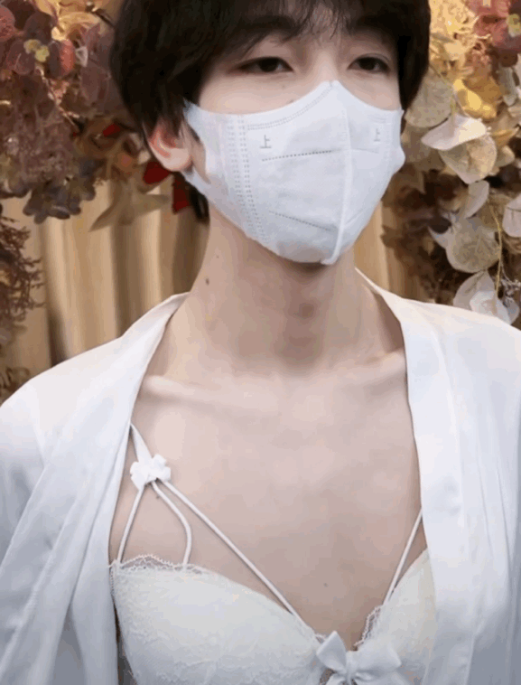 男模特带货女性内衣,擦边球还是无奈之举?