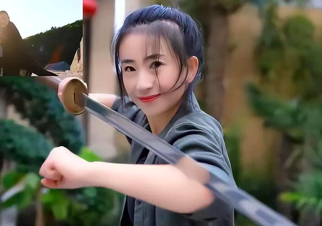 一碗水捧上山的过程。