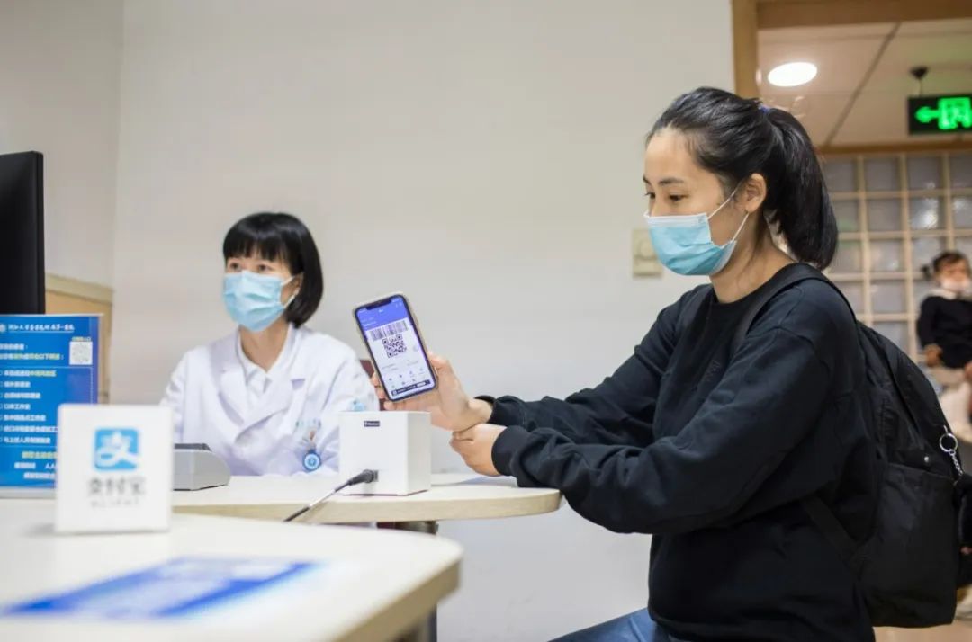 支付宝的摇摆与坚定