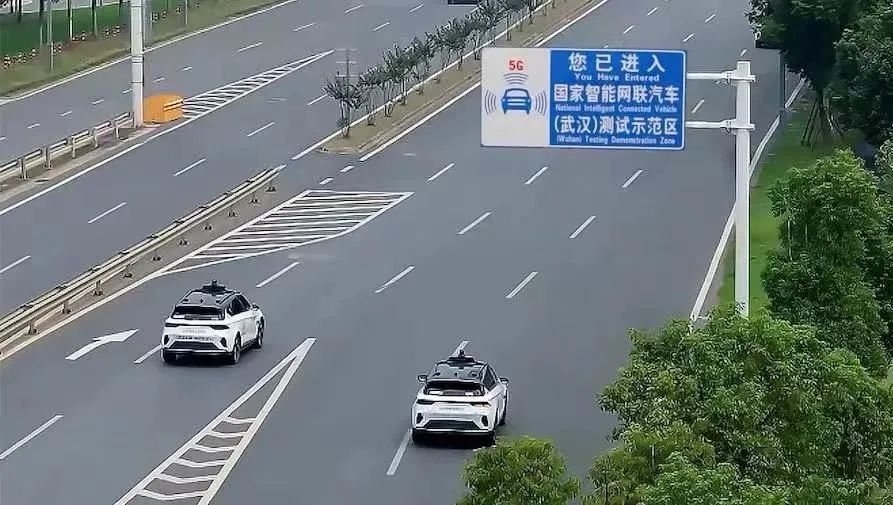 萝卜快跑,先行者的喜与忧