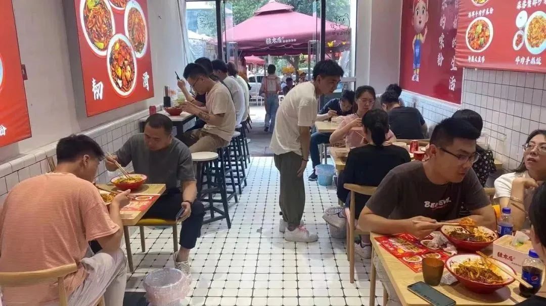 餐饮品牌案例 |小门店到“大”品牌,会赚钱的品牌,都有这些特征!