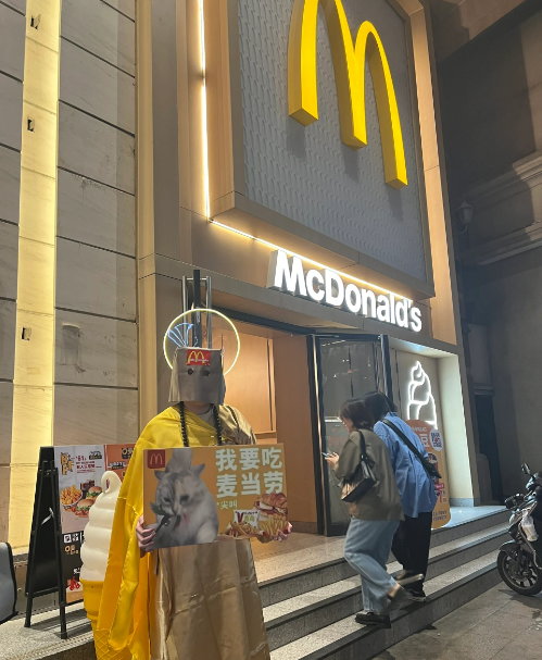 万圣节变“万梗节”?品牌cos大乱炖笑不活了