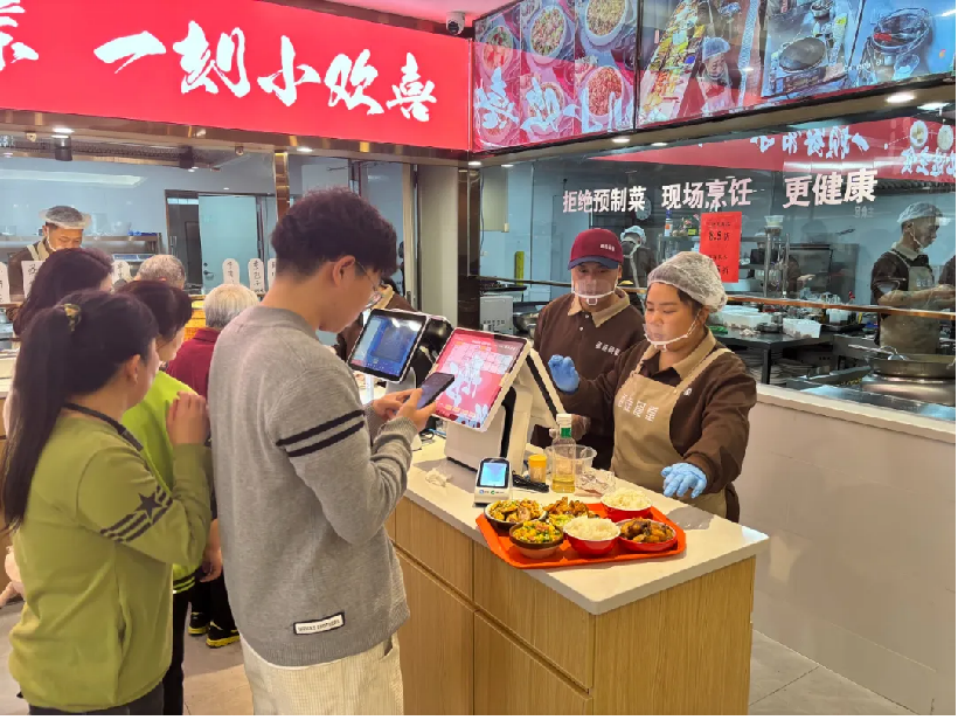 超市发开出第三家“海淀食堂”,胖东来式调改+平价食堂成效几何?