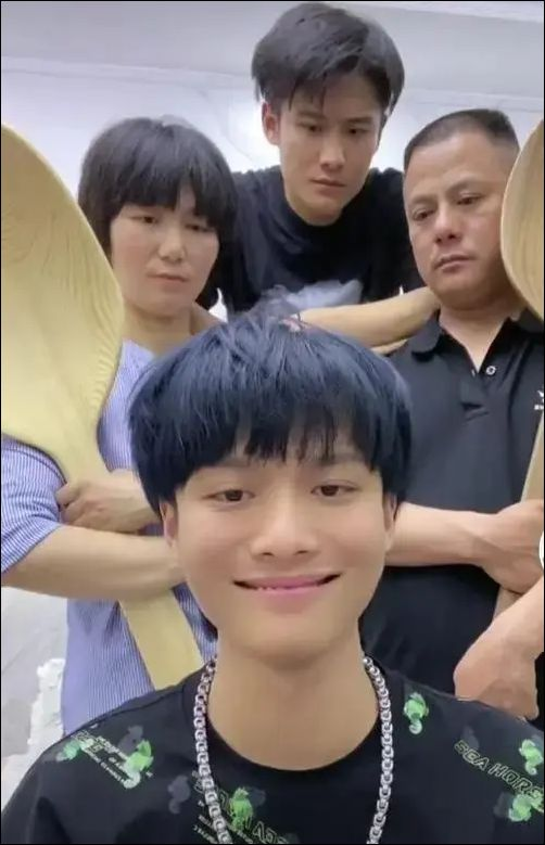 “疯狂小杨哥”被打假或赔1亿:流水的红人,铁打的抖音