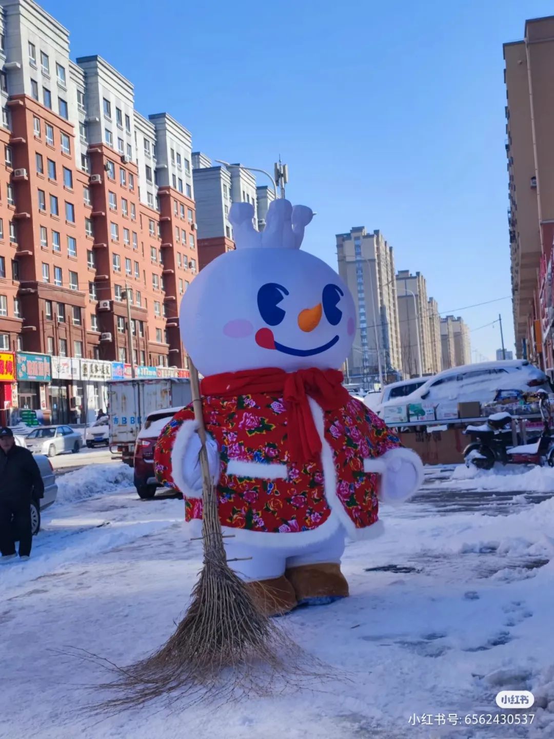 蜜雪冰城的“痰盂”炸裂全网,吴亦凡看完都笑吐!