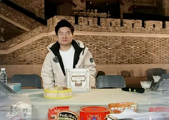 独立100天后，董宇辉尝到了流量的&ldquo;毒&rdquo;