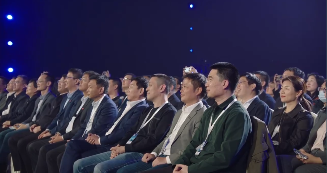 车辆起火后惊现骚操作,被极狐汽车公关笑不活了!