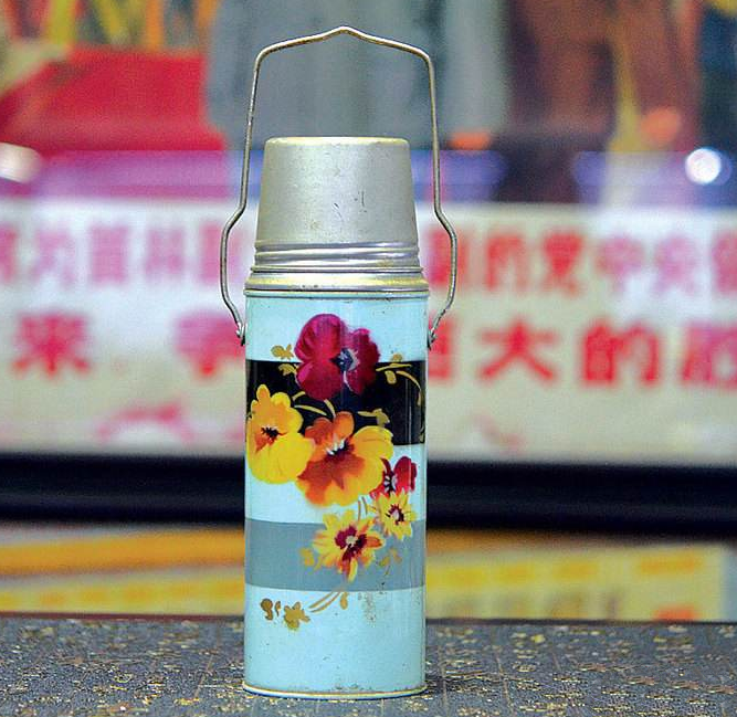 如何卖爆超贵的丑东西 Stanley？