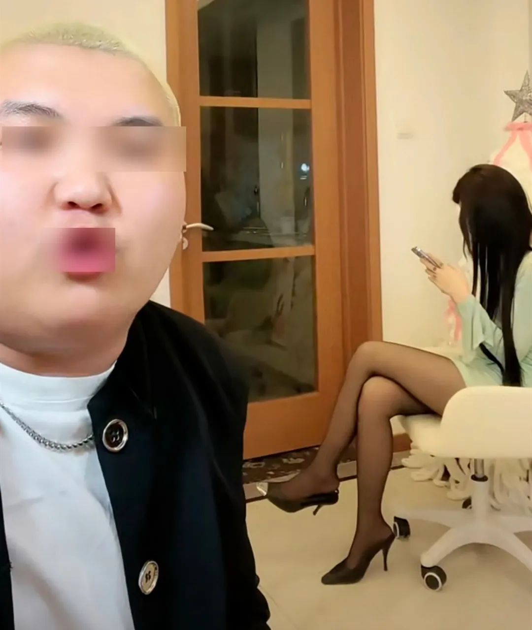 抖音直播教人泡妞,躺赚25万元!他怎么做到的?