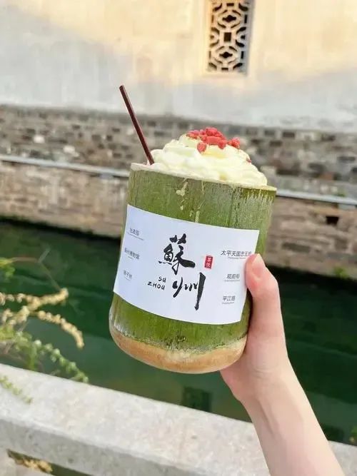 从“流量密码”变成“人人喊打”?火爆全网的竹筒奶茶,翻车了!网友:30块钱买个包装,大冤种啊!