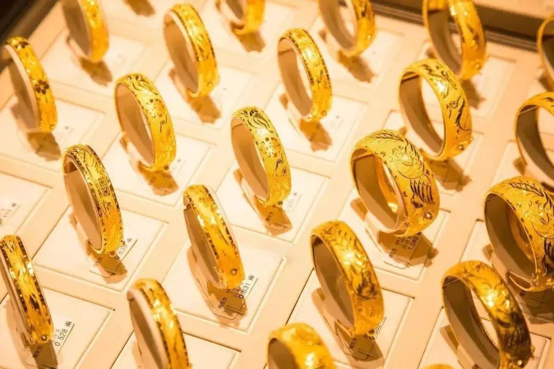 为什么没多少顾客的金店,还越开越多?