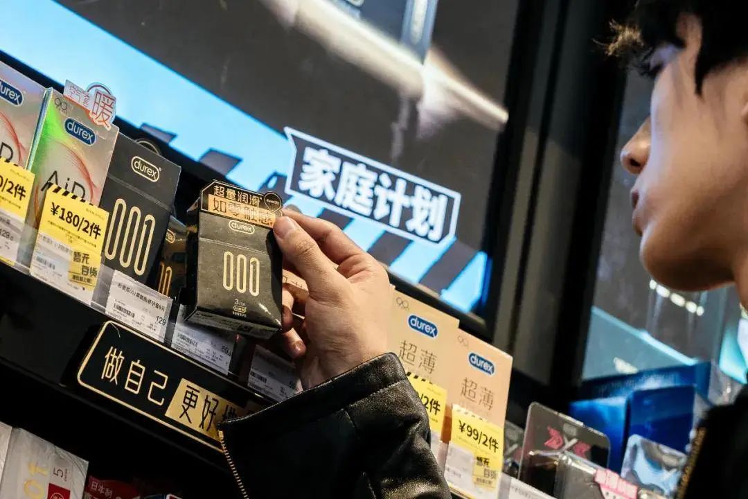 杜蕾斯开播，&ldquo;老司机&rdquo;直播间卖点啥？