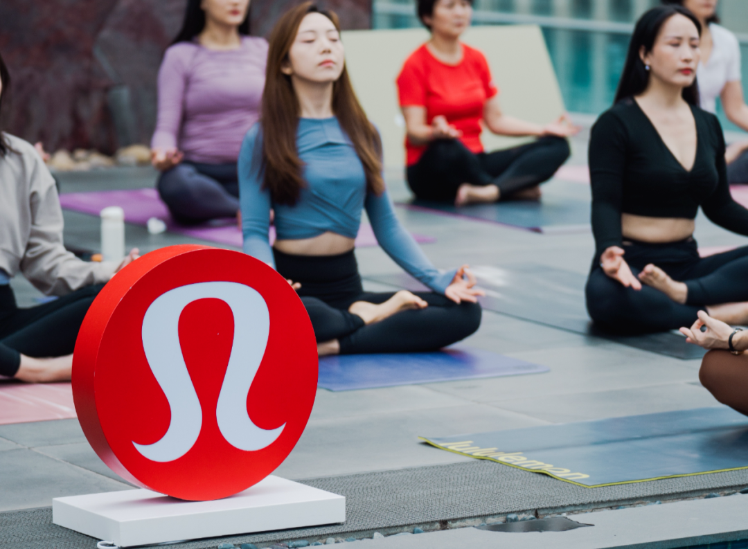 lululemon被