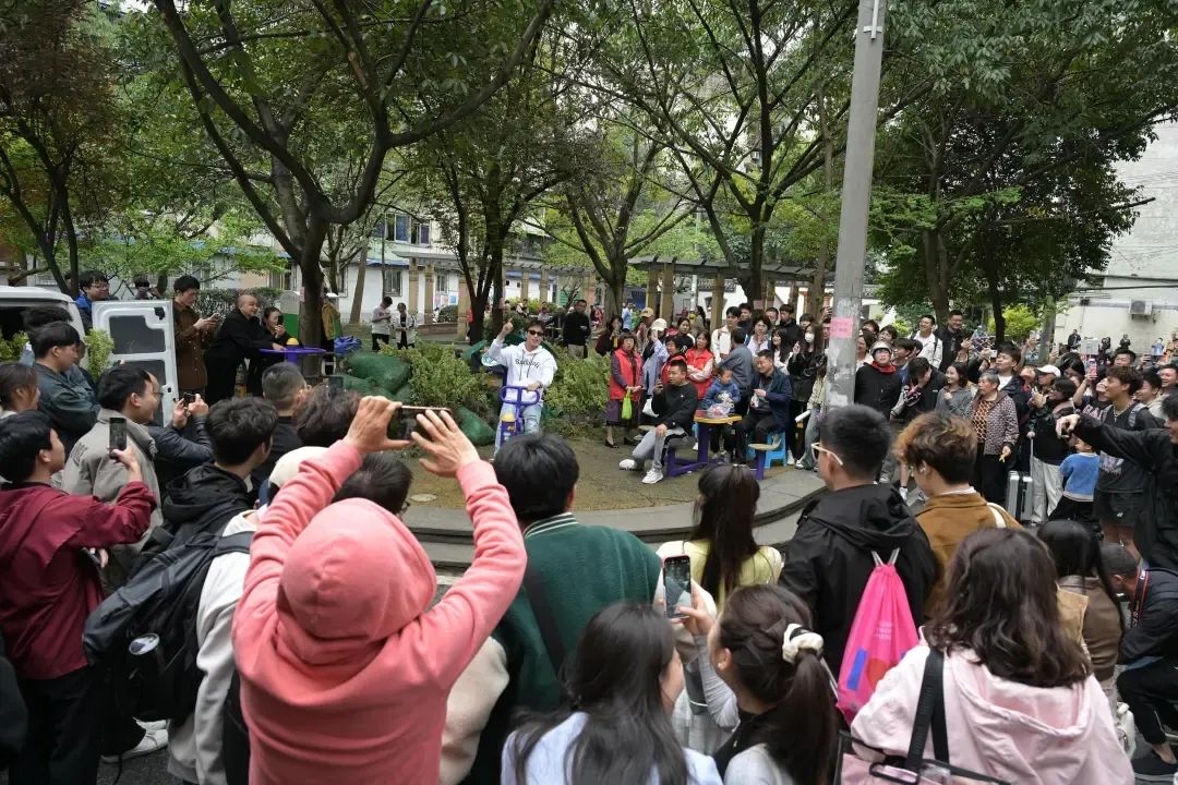 “成都迪士尼”爆火的真正原因,全网首度揭秘。。。