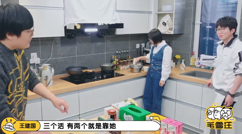 李诞被爆改成“美妆蛋”?李雪琴跨界笑麻了!