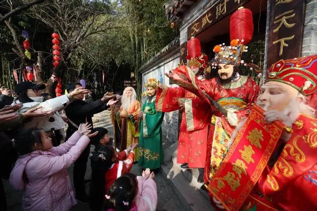 不求桃花只求财,情人节遭“毒打”