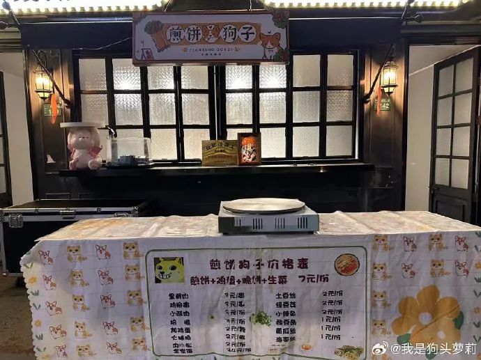 她被生父性侵多年,曾沦为大尺度百万网红,如今靠摊煎饼重生