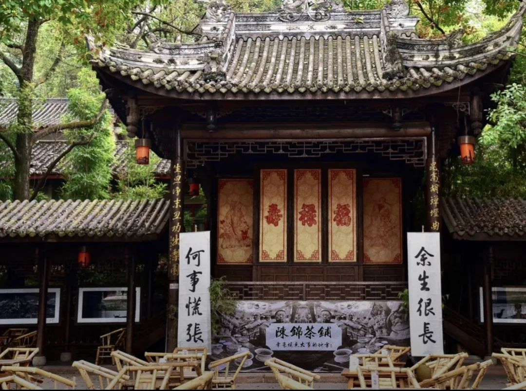 “网红城市”轮流出圈,谁为本地生活代言?