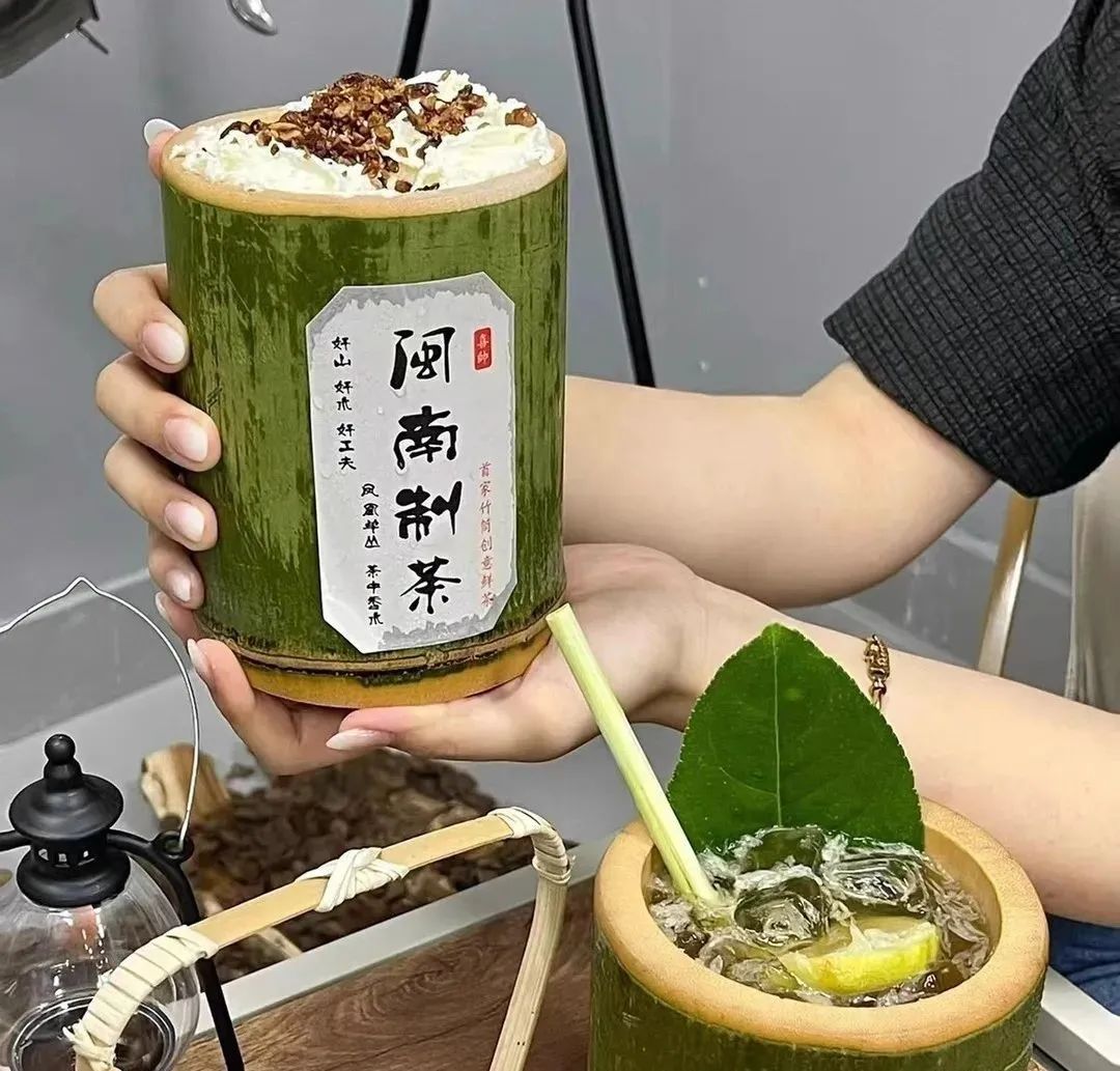 从“流量密码”变成“人人喊打”?火爆全网的竹筒奶茶,翻车了!网友:30块钱买个包装,大冤种啊!