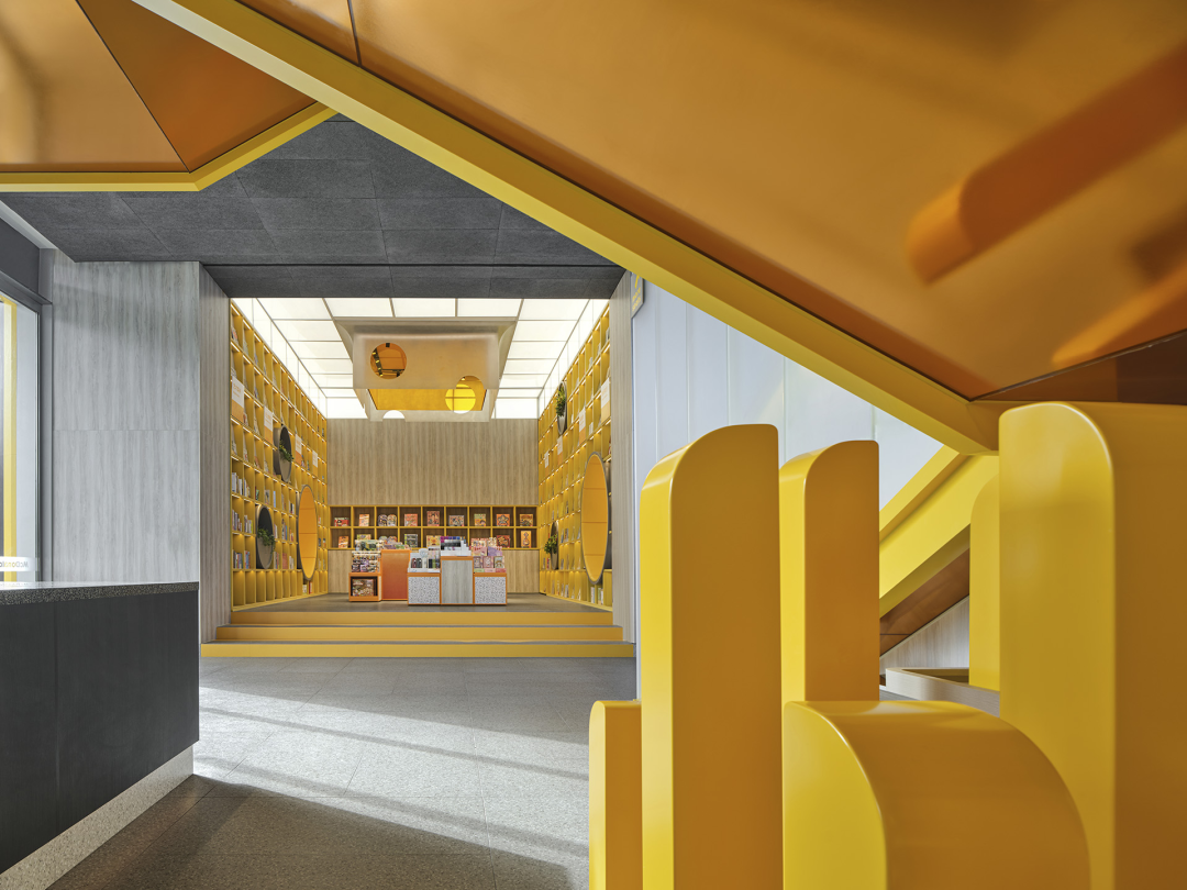 麦当劳喜变“麦当牢”!纯狱风设计,万人围观,堪称快餐建筑界“整活王”!网友:疯狂星期寺都没你狠!