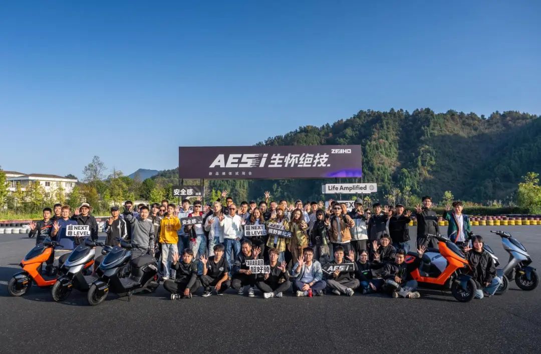 新品上市当天天猫卖出超过8000台，小电驴界的&ldquo;头部网红&rdquo;极核，跑进3.5亿人出行赛道