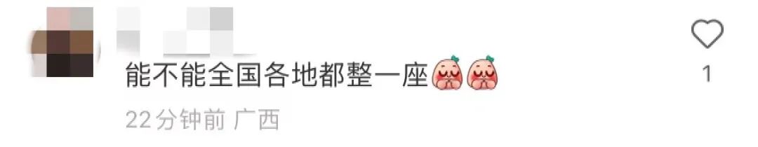 又土又嗨!蜜雪冰城造了“雪王城堡”,还没建成,就被疯狂打卡!网友:更符合中国人体质的迪士尼!