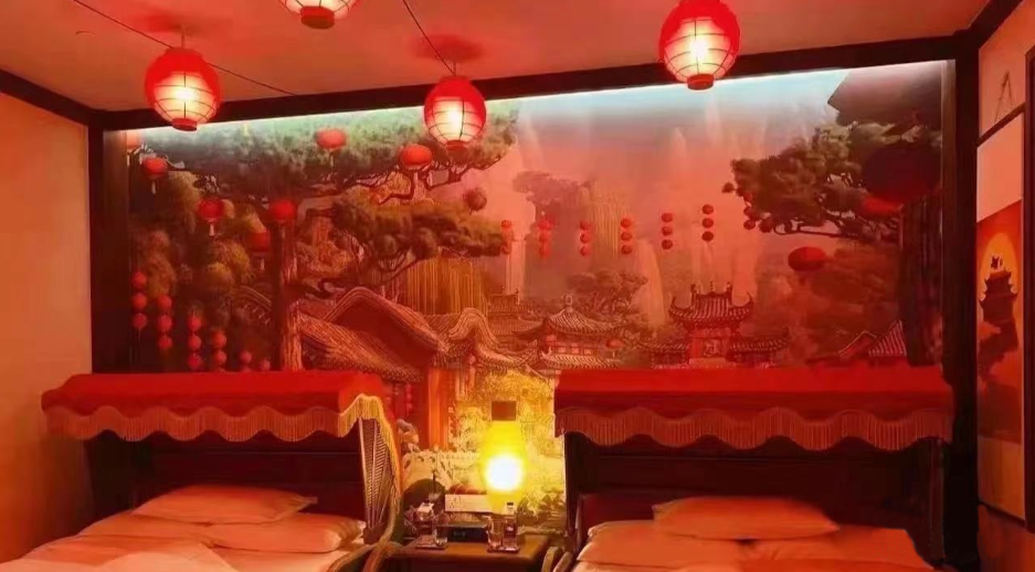出“殡葬风”围挡,LV巨物营销赢麻了?