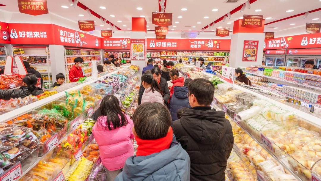 县城里的零食店和星巴克以及“普通“出境中国游客|春节消费观察