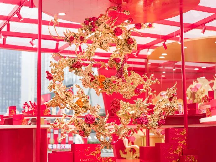 内裤外穿的“纯欲女神”,把贵妇品牌带到沟里了