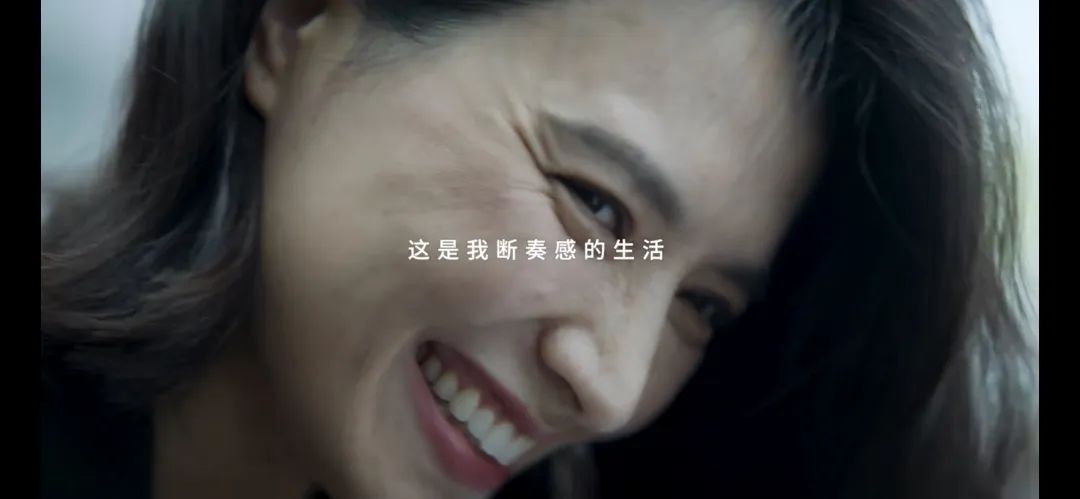 文案卷曲了鞋。