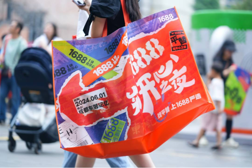年轻人找到了“平替”