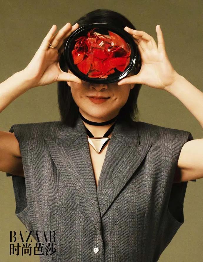 贾玲深陷“性别歧视”风波,网友:好歹毒的女性营销!