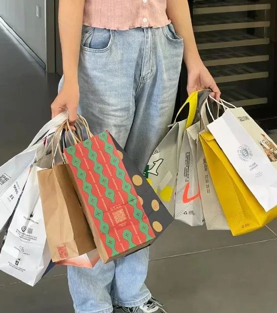 血洗小红书的&ldquo;老头衫&rdquo;，成就女高辣妹！