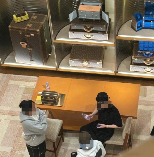 “被王嘉尔骑过”?官方玩梗营销离大谱哈哈哈!