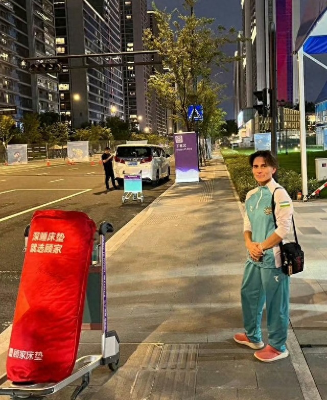 花西子，铁锅炖自己