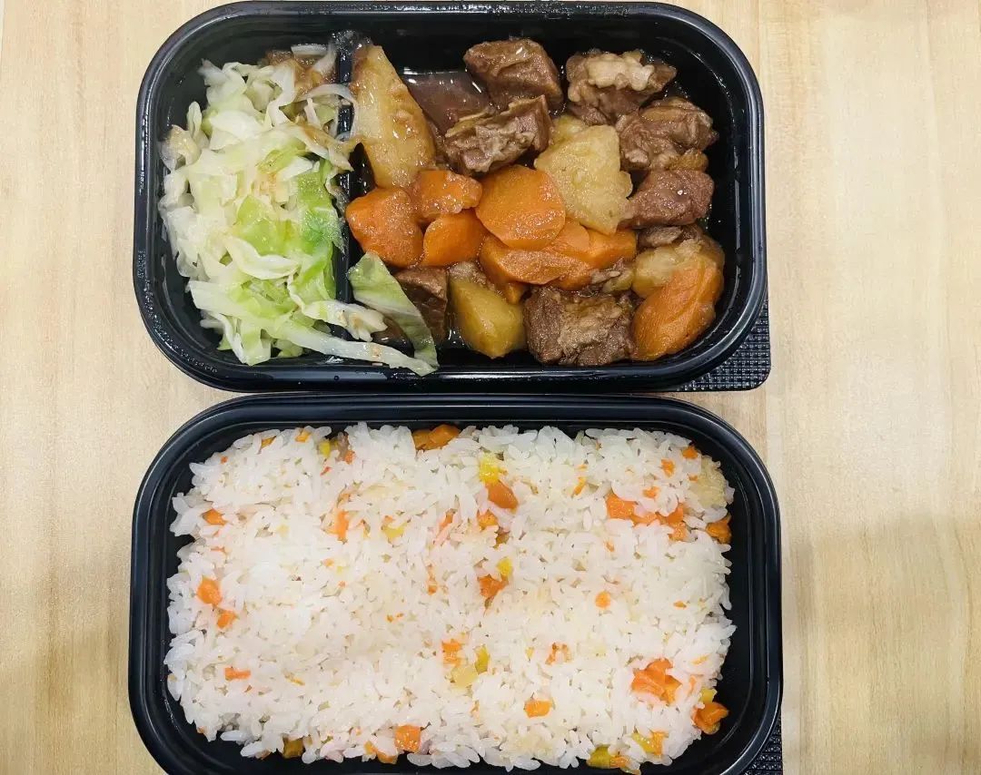 做「外卖」一年卖 20 亿,这家餐饮连锁凭啥?