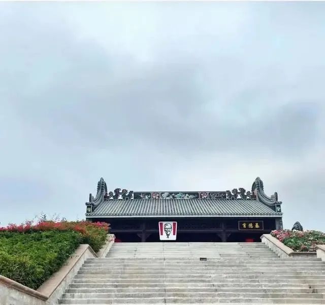 蹭偷拍事件,肯德基毁了“疯四”文学