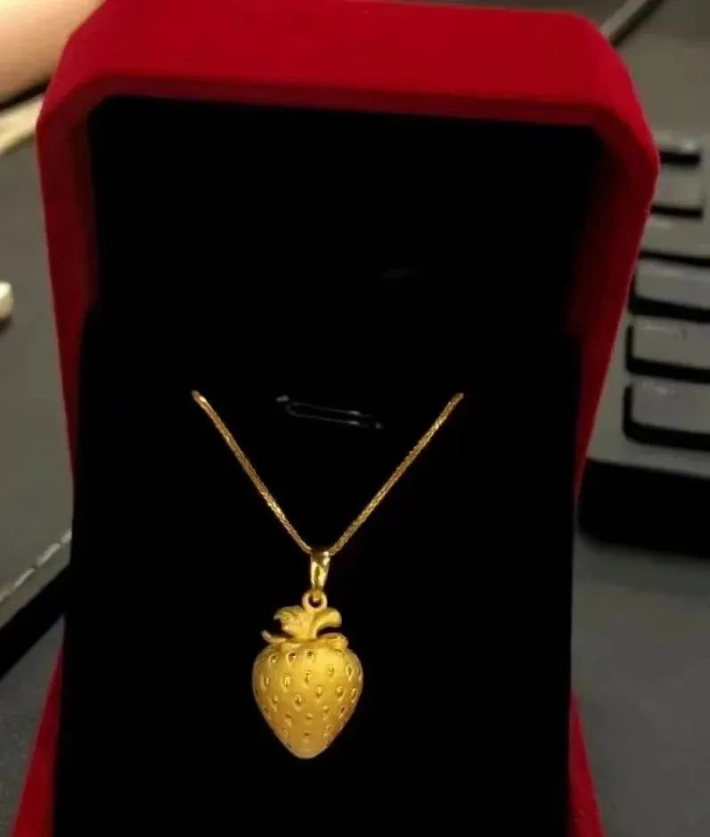 这家“不务正业”的金店,推出“黄金奥特曼”,引90后集体疯抢!网友:黄金做的光!谁还能说我幼稚!